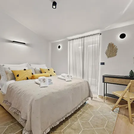 Vikendica Luxurious In With Sauna