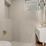 Luxurious In With Sauna 펜션