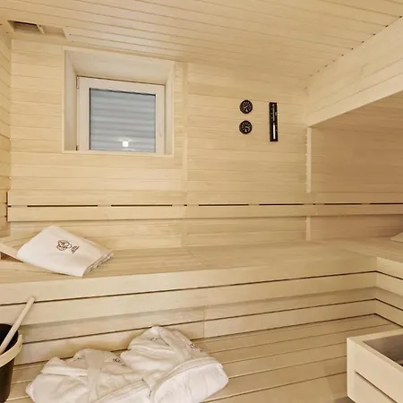 Luxurious In With Sauna *